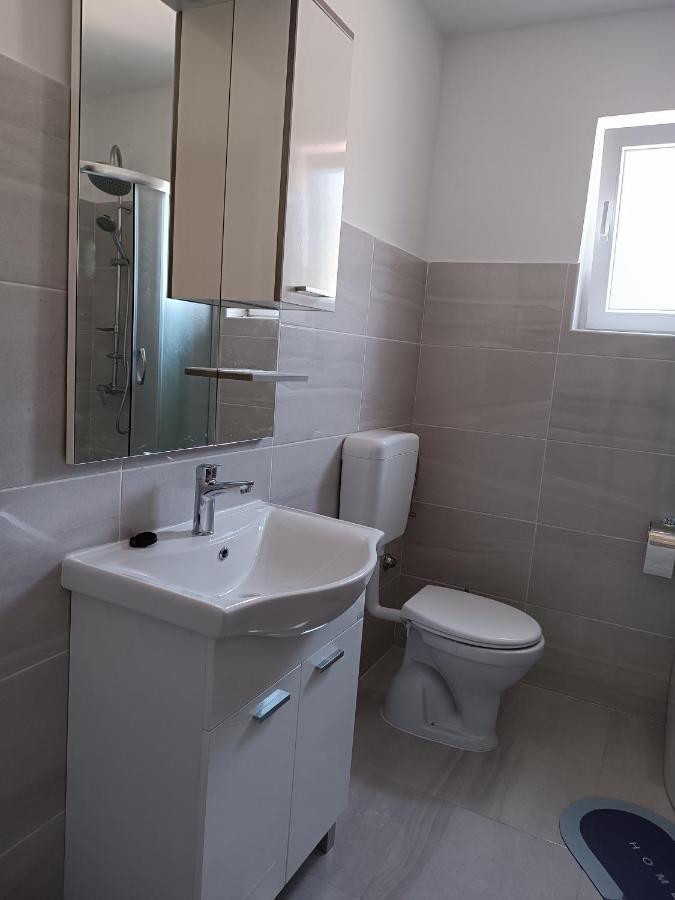 Apartment Hinic Vrhovine ภายนอก รูปภาพ