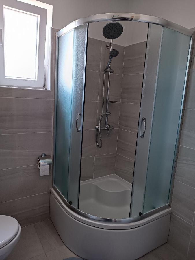 Apartment Hinic Vrhovine ภายนอก รูปภาพ