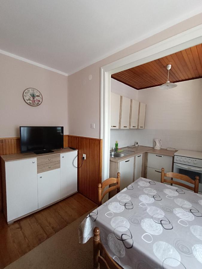Apartment Hinic Vrhovine ภายนอก รูปภาพ