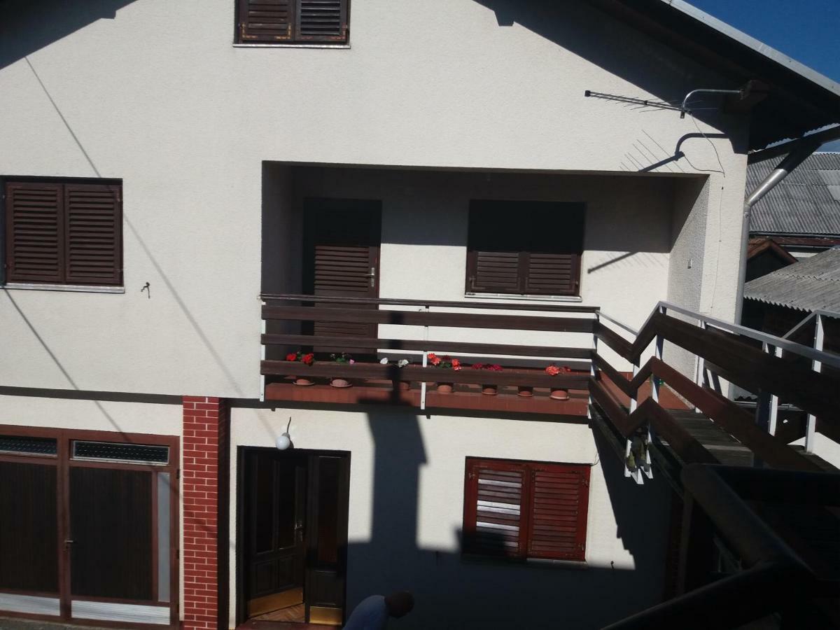 Apartment Hinic Vrhovine ภายนอก รูปภาพ